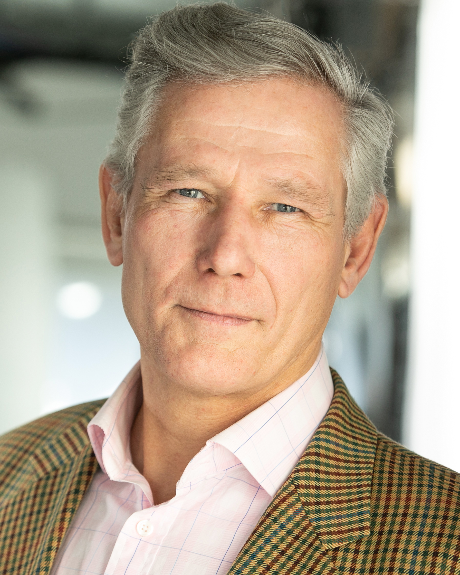 Main Headshot Steve Broad Actor